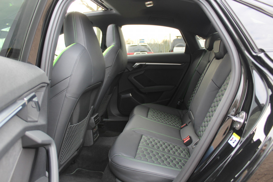 Audi RS3 Limousine 2.5 TFSI quattro / Verlengd Garantie / Milltek / Keramisch / Panoramadak / Camera / Head-up / B&O / Matrix LED / ACC / Leder
