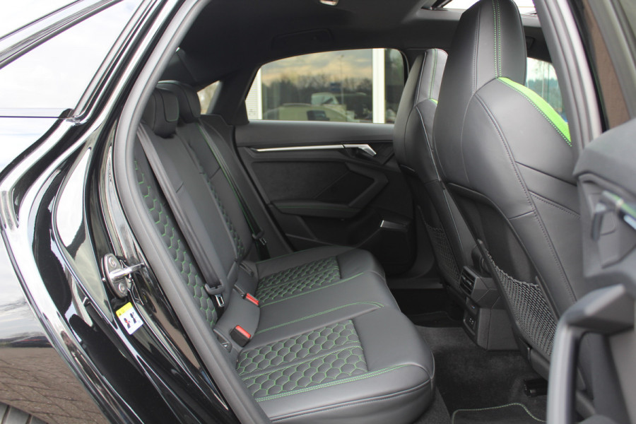 Audi RS3 Limousine 2.5 TFSI quattro / Verlengd Garantie / Milltek / Keramisch / Panoramadak / Camera / Head-up / B&O / Matrix LED / ACC / Leder