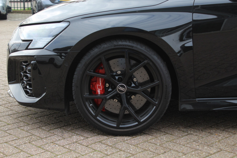 Audi RS3 Limousine 2.5 TFSI quattro / Verlengd Garantie / Milltek / Keramisch / Panoramadak / Camera / Head-up / B&O / Matrix LED / ACC / Leder