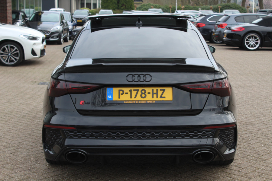 Audi RS3 Limousine 2.5 TFSI quattro / Verlengd Garantie / Milltek / Keramisch / Panoramadak / Camera / Head-up / B&O / Matrix LED / ACC / Leder