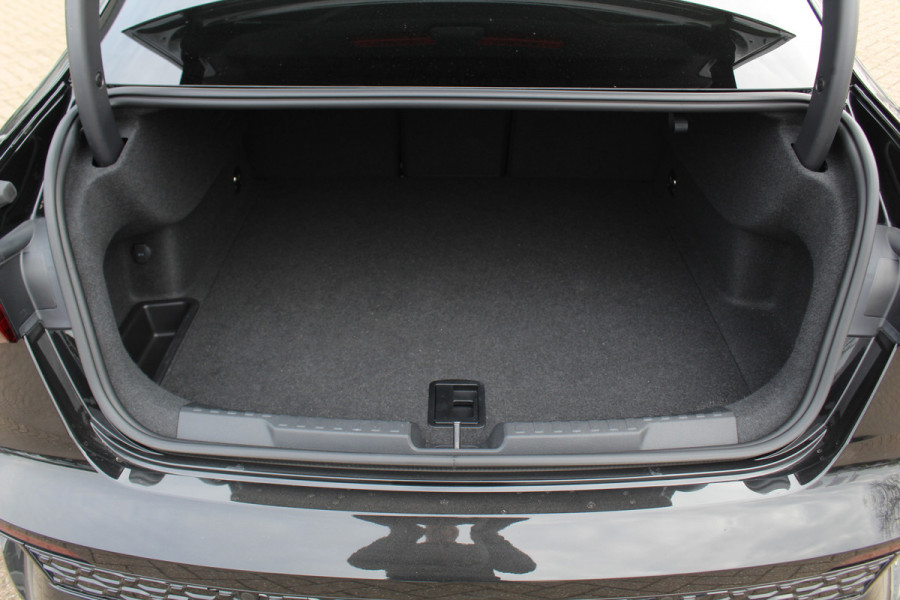 Audi RS3 Limousine 2.5 TFSI quattro / Verlengd Garantie / Milltek / Keramisch / Panoramadak / Camera / Head-up / B&O / Matrix LED / ACC / Leder