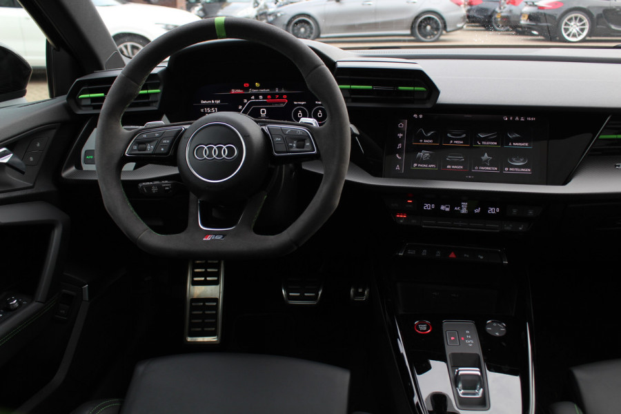 Audi RS3 Limousine 2.5 TFSI quattro / Verlengd Garantie / Milltek / Keramisch / Panoramadak / Camera / Head-up / B&O / Matrix LED / ACC / Leder