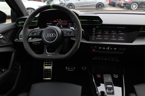 Audi RS3 Limousine 2.5 TFSI quattro / Verlengd Garantie / Milltek / Keramisch / Panoramadak / Camera / Head-up / B&O / Matrix LED / ACC / Leder