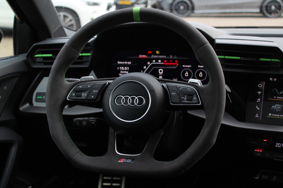 Audi RS3 Limousine 2.5 TFSI quattro / Verlengd Garantie / Milltek / Keramisch / Panoramadak / Camera / Head-up / B&O / Matrix LED / ACC / Leder