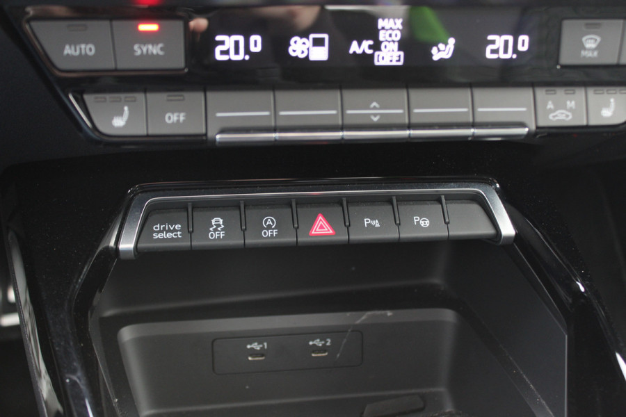 Audi RS3 Limousine 2.5 TFSI quattro / Verlengd Garantie / Milltek / Keramisch / Panoramadak / Camera / Head-up / B&O / Matrix LED / ACC / Leder