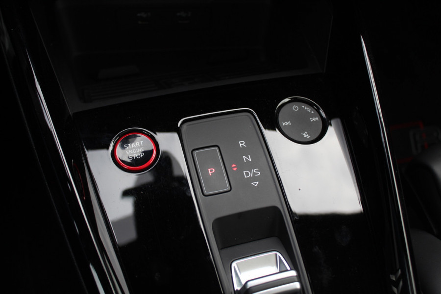 Audi RS3 Limousine 2.5 TFSI quattro / Verlengd Garantie / Milltek / Keramisch / Panoramadak / Camera / Head-up / B&O / Matrix LED / ACC / Leder