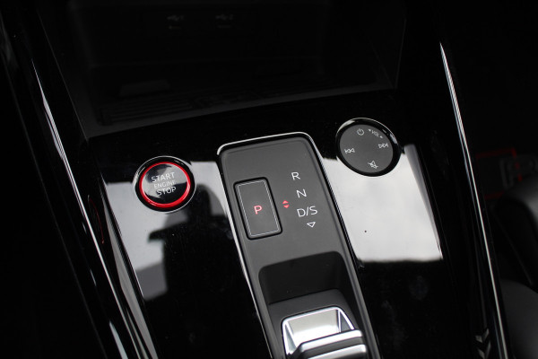 Audi RS3 Limousine 2.5 TFSI quattro / Verlengd Garantie / Milltek / Keramisch / Panoramadak / Camera / Head-up / B&O / Matrix LED / ACC / Leder