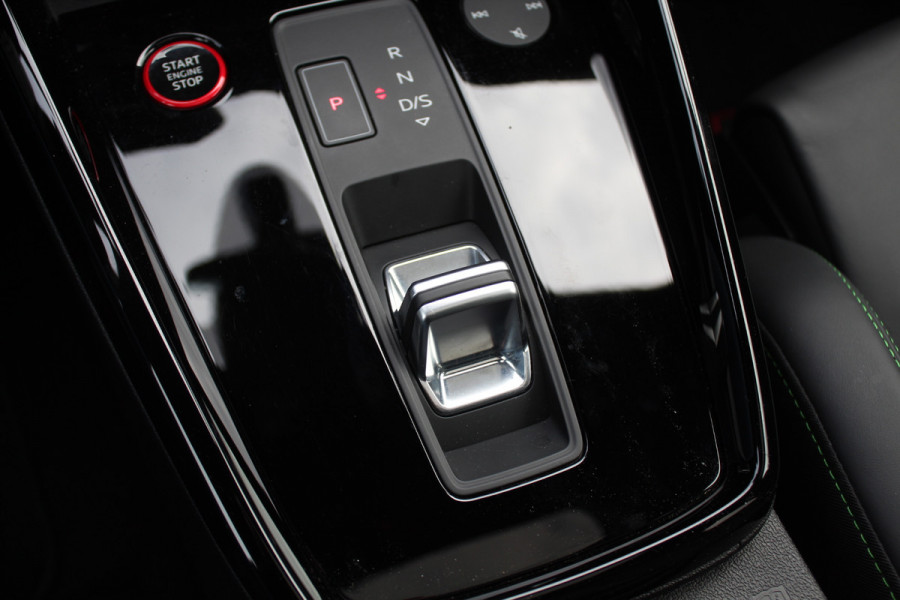 Audi RS3 Limousine 2.5 TFSI quattro / Verlengd Garantie / Milltek / Keramisch / Panoramadak / Camera / Head-up / B&O / Matrix LED / ACC / Leder