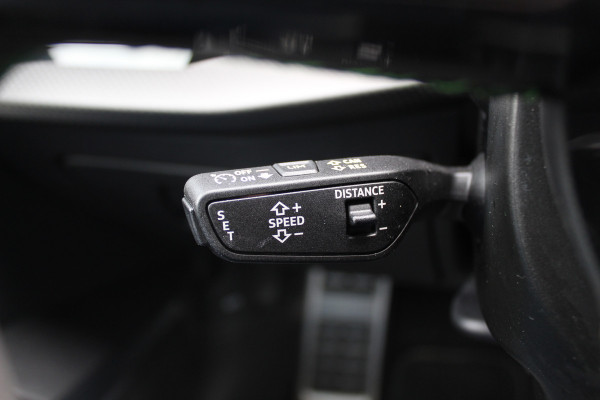 Audi RS3 Limousine 2.5 TFSI quattro / Verlengd Garantie / Milltek / Keramisch / Panoramadak / Camera / Head-up / B&O / Matrix LED / ACC / Leder