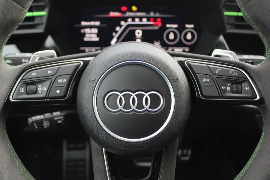 Audi RS3 Limousine 2.5 TFSI quattro / Verlengd Garantie / Milltek / Keramisch / Panoramadak / Camera / Head-up / B&O / Matrix LED / ACC / Leder