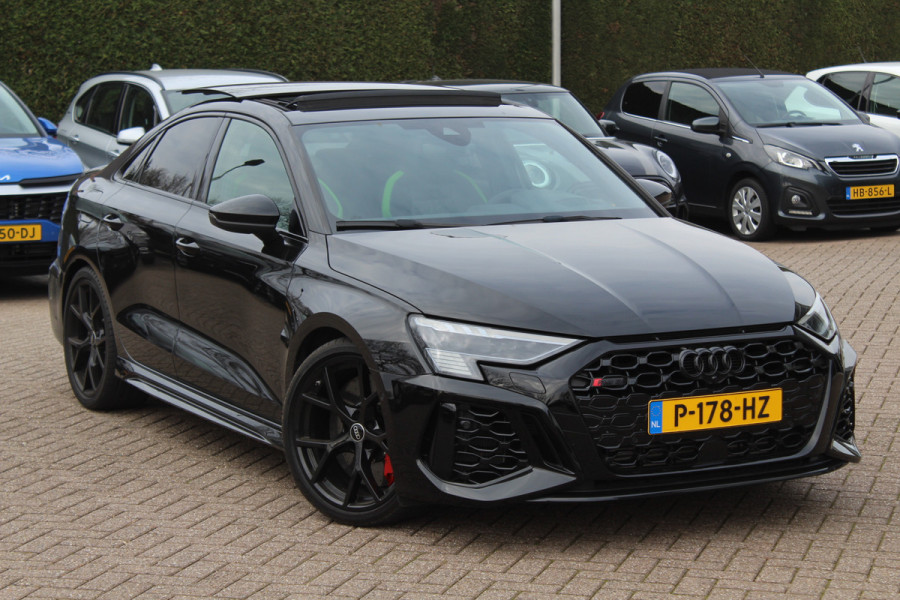 Audi RS3 Limousine 2.5 TFSI quattro / Verlengd Garantie / Milltek / Keramisch / Panoramadak / Camera / Head-up / B&O / Matrix LED / ACC / Leder