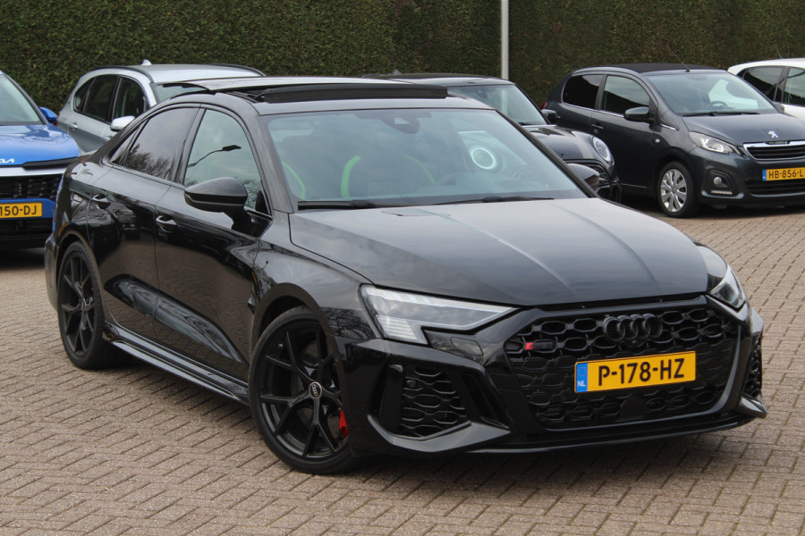 Audi RS3 Limousine 2.5 TFSI quattro / Verlengd Garantie / Milltek / Keramisch / Panoramadak / Camera / Head-up / B&O / Matrix LED / ACC / Leder