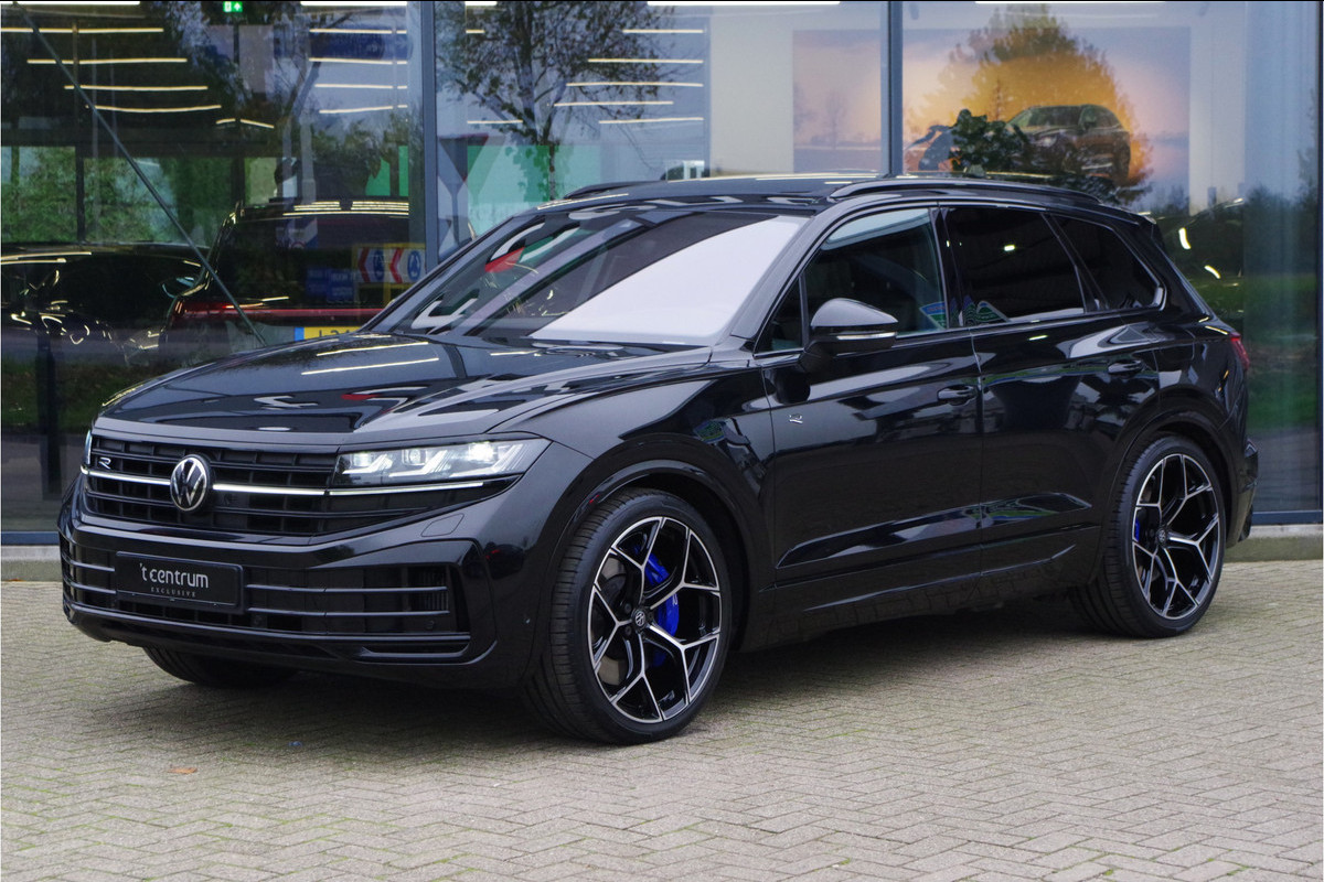 Volkswagen Touareg 3.0 TSi R 4MOTION 463 PK PHEV, Trekhaak, Panoramadak, Dynaudio, Massage Volkswagen Touareg 3.0 TSi R 4MOTION 463 PK PHEV, Trekhaak, Panoramadak, Dynaudio, Massage