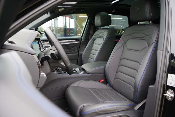 Volkswagen Touareg 3.0 TSi R 4MOTION 463 PK PHEV, Trekhaak, Panoramadak, Dynaudio, Massage