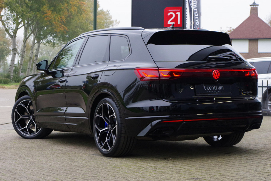 Volkswagen Touareg 3.0 TSi R 4MOTION 463 PK PHEV, Trekhaak, Panoramadak, Dynaudio, Massage