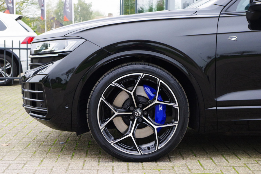 Volkswagen Touareg 3.0 TSi R 4MOTION 463 PK PHEV, Trekhaak, Panoramadak, Dynaudio, Massage