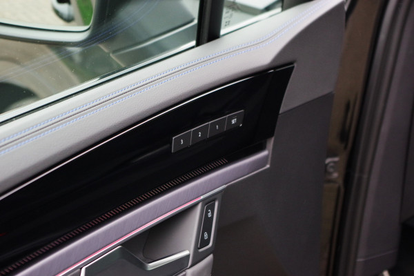 Volkswagen Touareg 3.0 TSi R 4MOTION 463 PK PHEV, Trekhaak, Panoramadak, Dynaudio, Massage