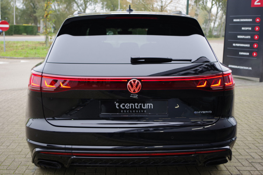 Volkswagen Touareg 3.0 TSi R 4MOTION 463 PK PHEV, Trekhaak, Panoramadak, Dynaudio, Massage