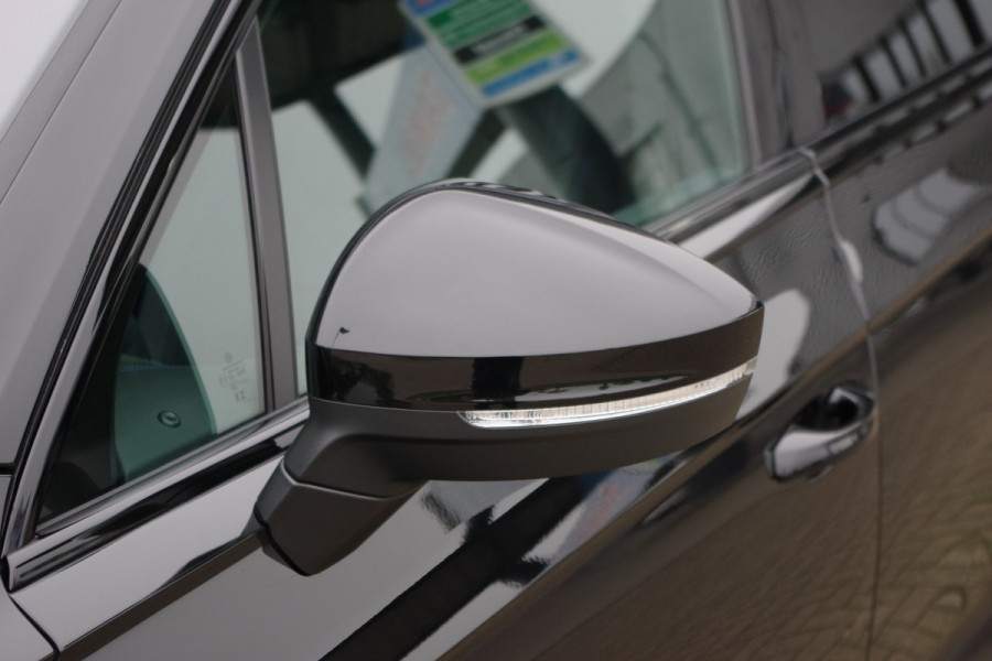Volkswagen Touareg 3.0 TSi R 4MOTION 463 PK PHEV, Trekhaak, Panoramadak, Dynaudio, Massage