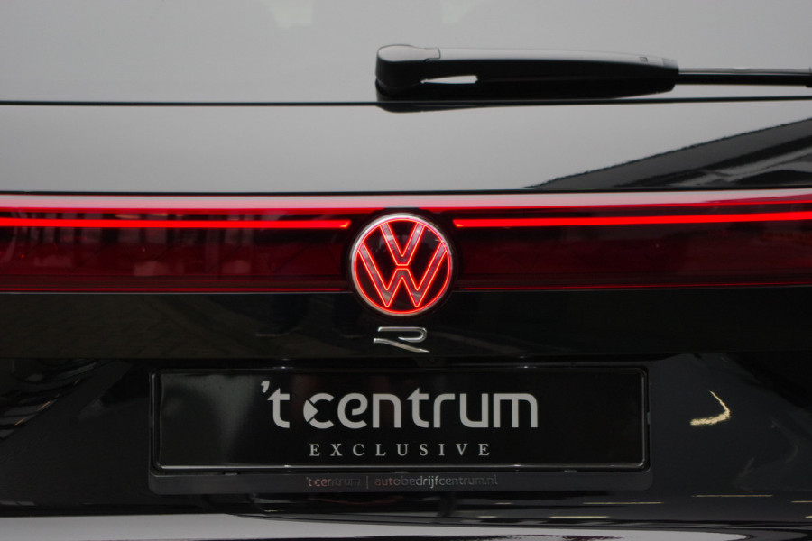 Volkswagen Touareg 3.0 TSi R 4MOTION 463 PK PHEV, Trekhaak, Panoramadak, Dynaudio, Massage