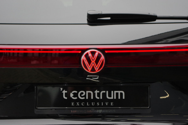 Volkswagen Touareg 3.0 TSi R 4MOTION 463 PK PHEV, Trekhaak, Panoramadak, Dynaudio, Massage