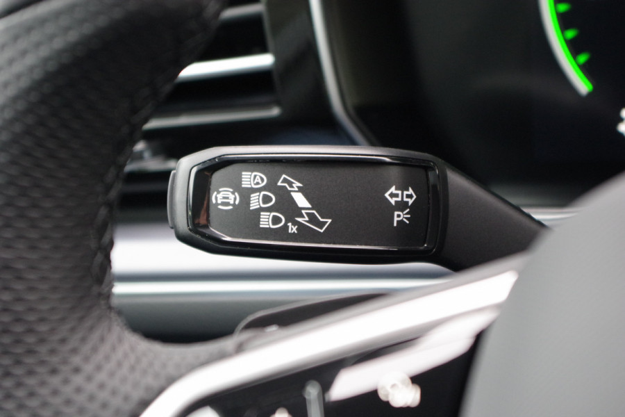 Volkswagen Touareg 3.0 TSi R 4MOTION 463 PK PHEV, Trekhaak, Panoramadak, Dynaudio, Massage