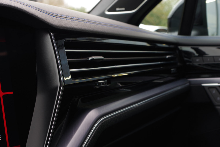 Volkswagen Touareg 3.0 TSi R 4MOTION 463 PK PHEV, Trekhaak, Panoramadak, Dynaudio, Massage