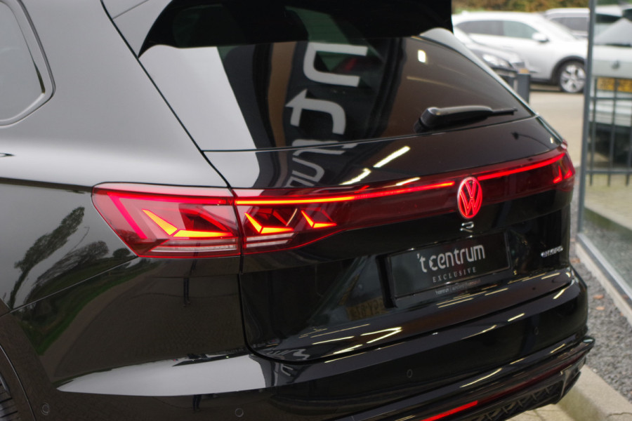Volkswagen Touareg 3.0 TSi R 4MOTION 463 PK PHEV, Trekhaak, Panoramadak, Dynaudio, Massage
