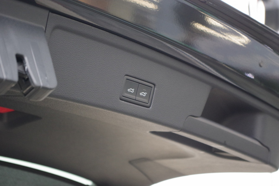 Volkswagen Touareg 3.0 TSi R 4MOTION 463 PK PHEV, Trekhaak, Panoramadak, Dynaudio, Massage