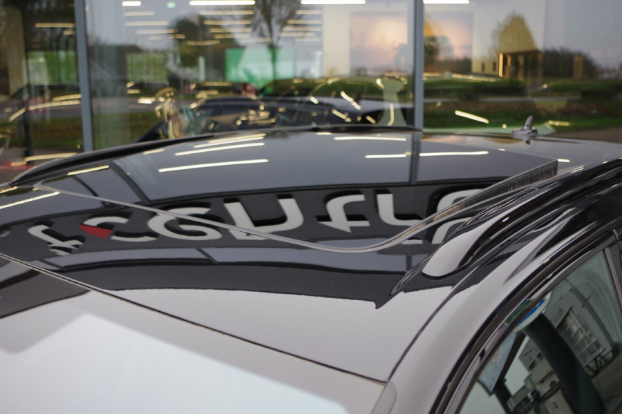 Volkswagen Touareg 3.0 TSi R 4MOTION 463 PK PHEV, Trekhaak, Panoramadak, Dynaudio, Massage