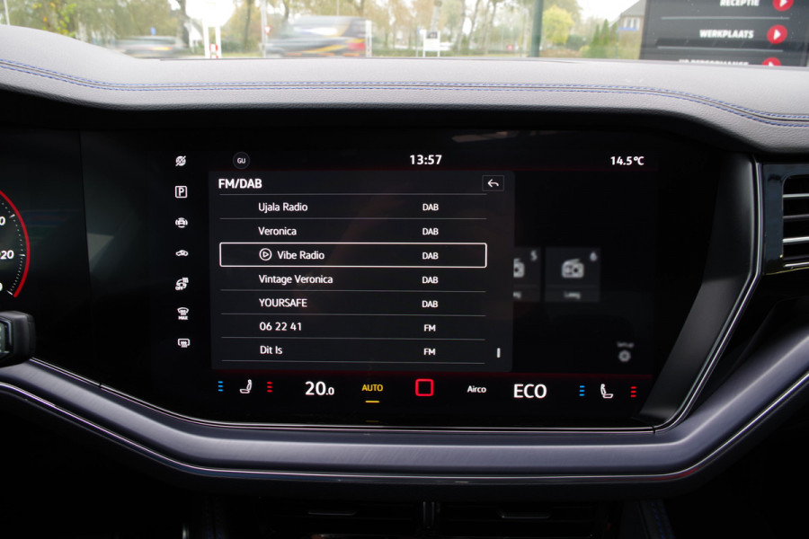Volkswagen Touareg 3.0 TSi R 4MOTION 463 PK PHEV, Trekhaak, Panoramadak, Dynaudio, Massage