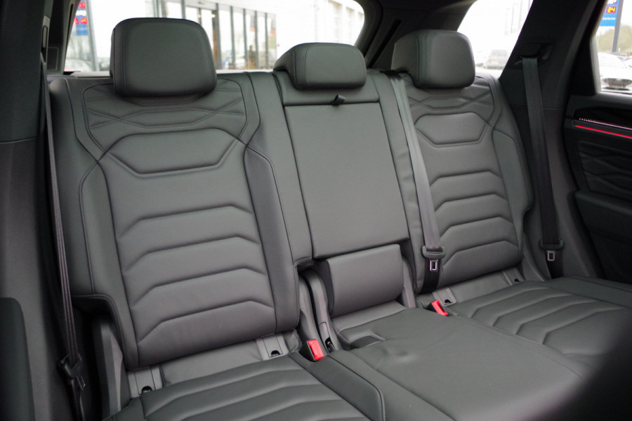 Volkswagen Touareg 3.0 TSi R 4MOTION 463 PK PHEV, Trekhaak, Panoramadak, Dynaudio, Massage