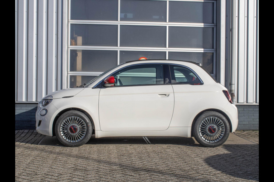 Fiat 500E RED Cabrio 42 kWh | Uit voorraad leverbaar ! | CarPlay | PDC |