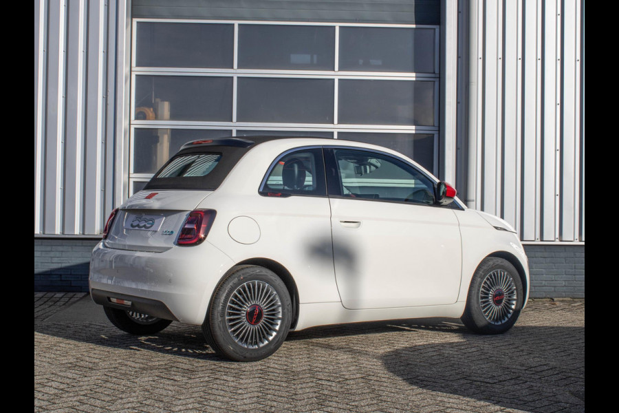 Fiat 500E RED Cabrio 42 kWh | Uit voorraad leverbaar ! | CarPlay | PDC |