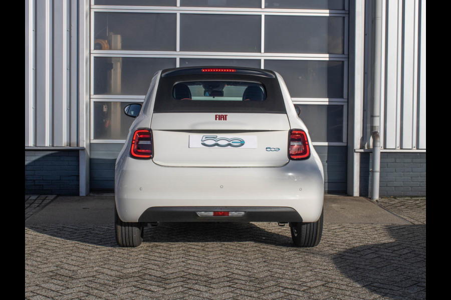 Fiat 500E RED Cabrio 42 kWh | Uit voorraad leverbaar ! | CarPlay | PDC |