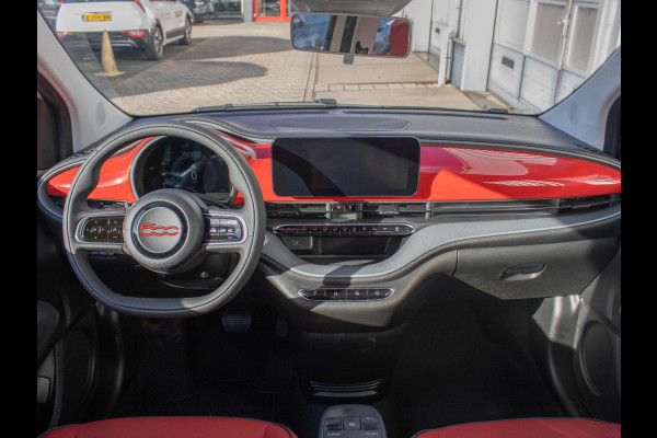 Fiat 500E RED Cabrio 42 kWh | Uit voorraad leverbaar ! | CarPlay | PDC |