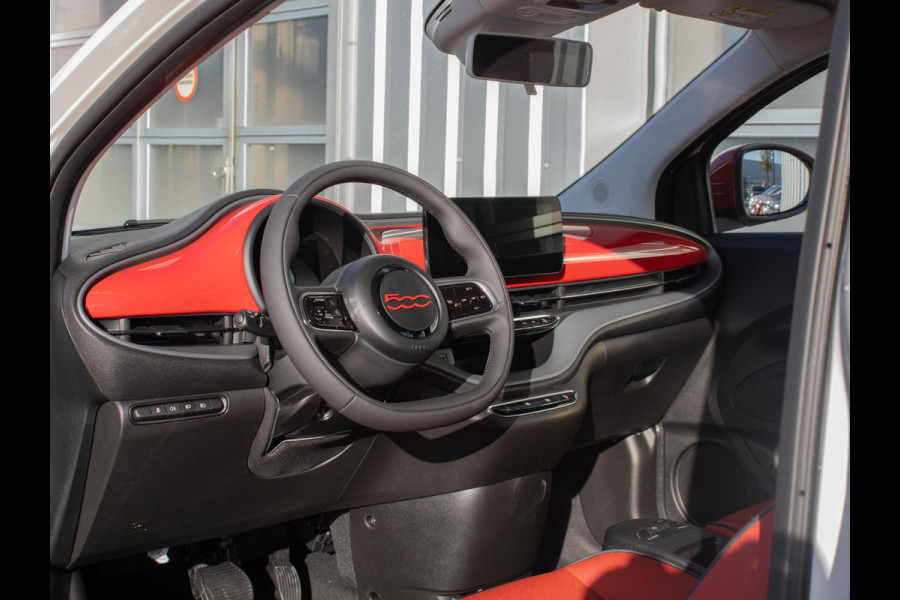 Fiat 500E RED Cabrio 42 kWh | Uit voorraad leverbaar ! | CarPlay | PDC |