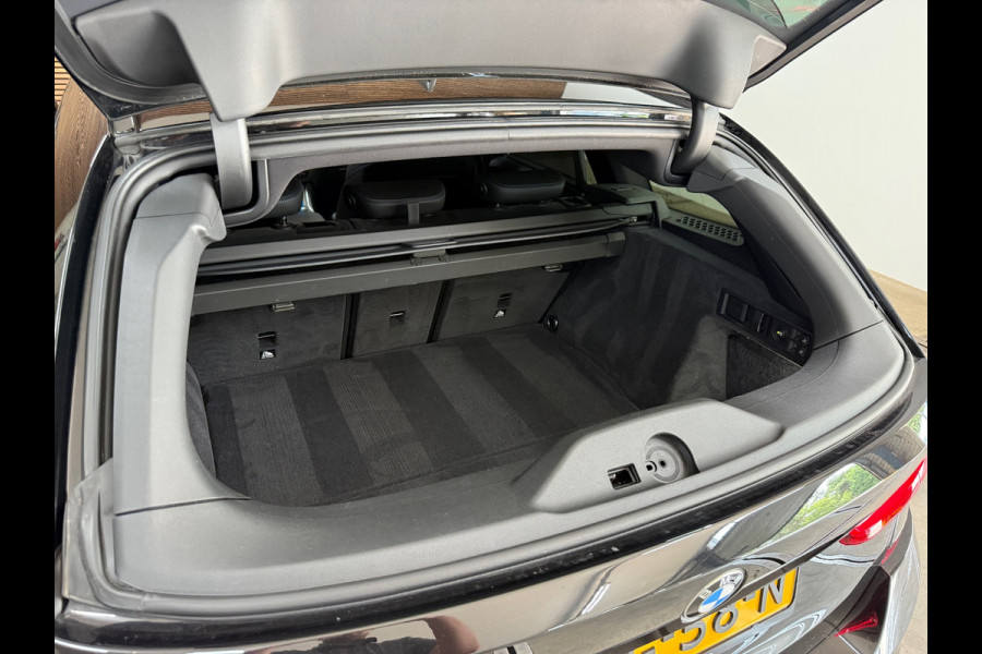 BMW 3 Serie Touring 330e High Executive M Sport | Pano | Sportstoelen | 19' inch | KANON !!