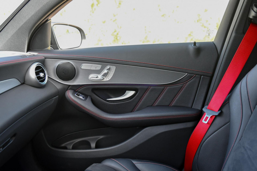 Mercedes-Benz GLC Coupé 300e 4MATIC AMG, BTW, Night ed. Pano, Digital, Memory, 360, Keyless, CarPlay, Sfeer!