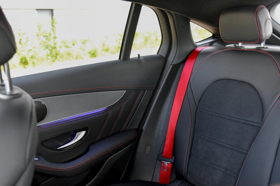 Mercedes-Benz GLC Coupé 300e 4MATIC AMG, BTW, Night ed. Pano, Digital, Memory, 360, Keyless, CarPlay, Sfeer!