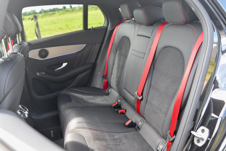 Mercedes-Benz GLC Coupé 300e 4MATIC AMG, BTW, Night ed. Pano, Digital, Memory, 360, Keyless, CarPlay, Sfeer!