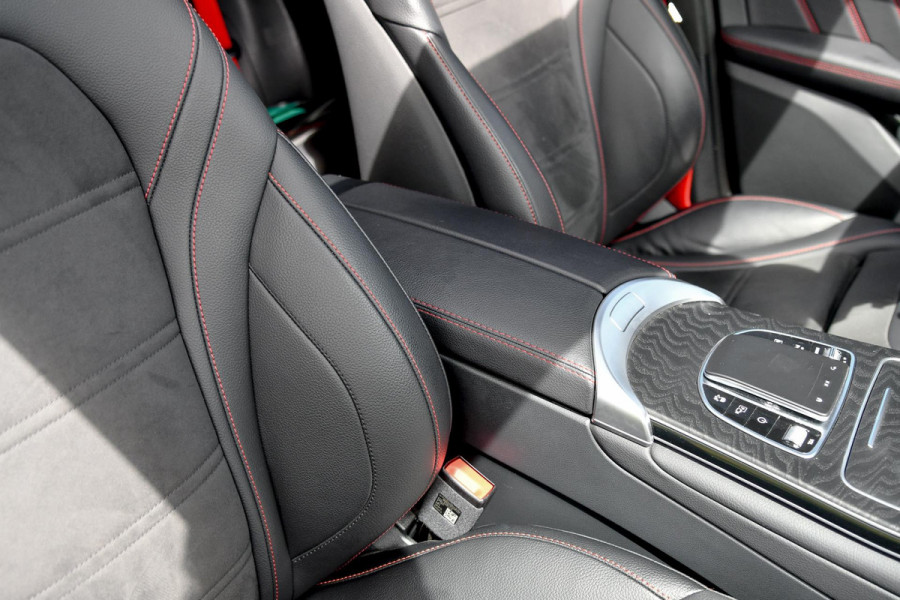 Mercedes-Benz GLC Coupé 300e 4MATIC AMG, BTW, Night ed. Pano, Digital, Memory, 360, Keyless, CarPlay, Sfeer!