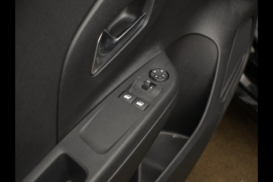 Opel Corsa 1.2 Edition Sport (APPLE CARPLAY,NAVI,CRUISE,LANE ASSIST,BLACKPACK,BLUETOOTH,SPORTSTOELEN,NIEUWE APK,NETTE STAAT)
