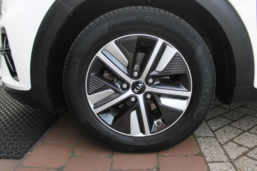 Kia Niro 1.6 GDi 142PK AUTOMAAT Hybrid DYNAMICLINE | NAVIGATIE | APPLE CARPLAY/ANDROID AUTO | ACHTERUITRIJ CAMERA | DAB+ RADIO | CLIMATE CONTROL | LANE ASSIST |