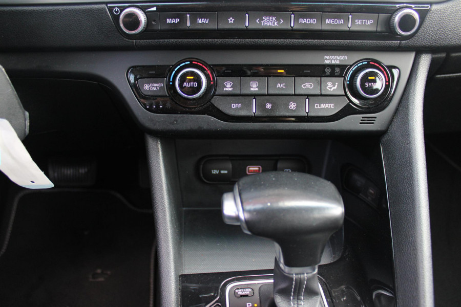 Kia Niro 1.6 GDi 142PK AUTOMAAT Hybrid DYNAMICLINE | NAVIGATIE | APPLE CARPLAY/ANDROID AUTO | ACHTERUITRIJ CAMERA | DAB+ RADIO | CLIMATE CONTROL | LANE ASSIST |