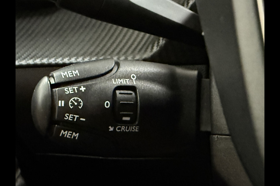 Peugeot 208 1.2 PureTech Allure | Navi | Carplay