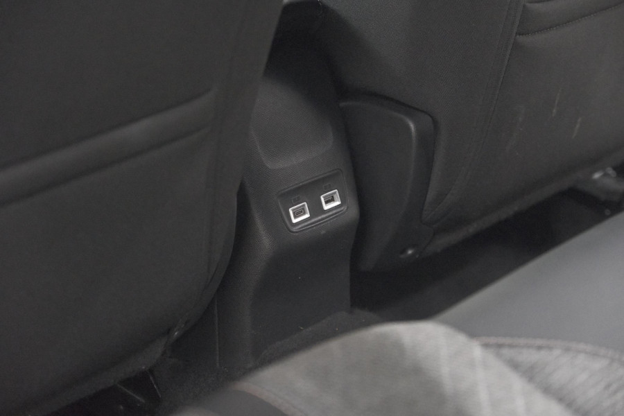 Peugeot 2008 Hybrid 136 e-DCS6 Allure | 360 Camera | Adaptieve Cruise Control | Dodehoekdetectie | Navigatie
