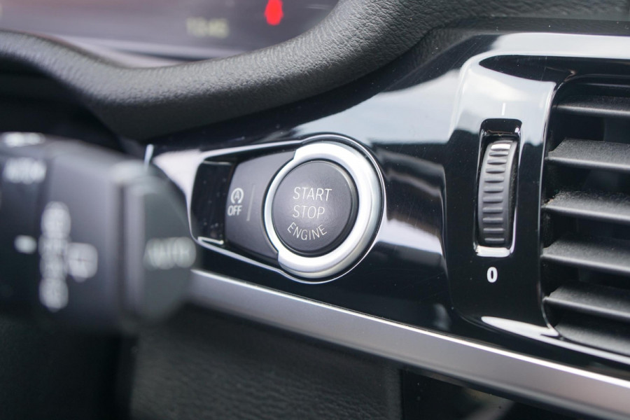 BMW X3 sDrive20i Centennial High Executive M SPORT / TREKHAAK ELEKTRISCH / INDIVIDUAL / CAMERA