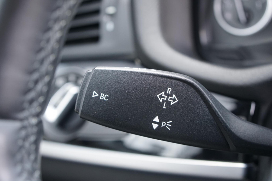 BMW X3 sDrive20i Centennial High Executive M SPORT / TREKHAAK ELEKTRISCH / INDIVIDUAL / CAMERA
