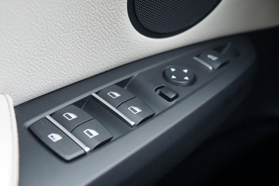 BMW X3 sDrive20i Centennial High Executive M SPORT / TREKHAAK ELEKTRISCH / INDIVIDUAL / CAMERA